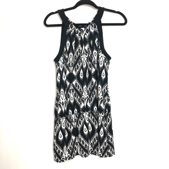 🦄 2/$20 White House Black Market Tank Blouse - Picture 1 of 8